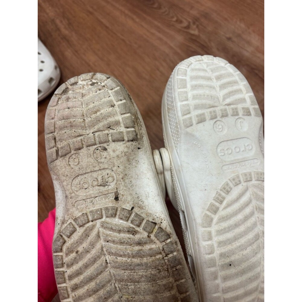 CROCS Kids Classic Clogs slide on shoes Cream Off-White size Js (7.5 women’s) - Picture 4 of 7